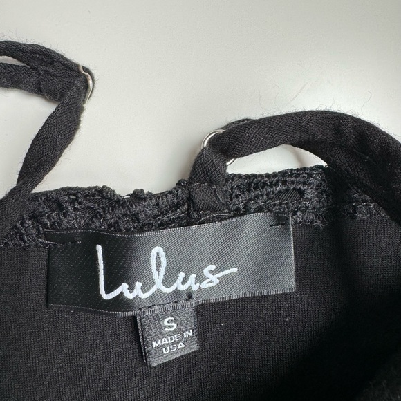 Lulu’s Black Bodysuit with Crochet Like Bodice and Adjustable Straps size small - Picture 4 of 6